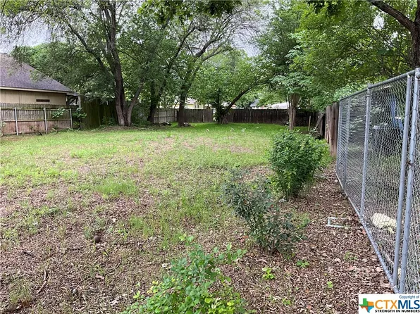 1209 Conway Dr, San Marcos, TX 78666