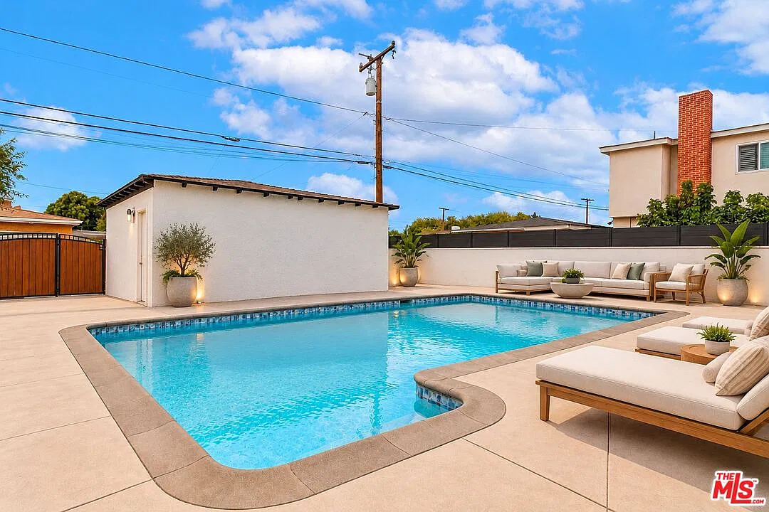 3 bed, 1.0 bath, 1139 sqft, $6,500 — Photo 3