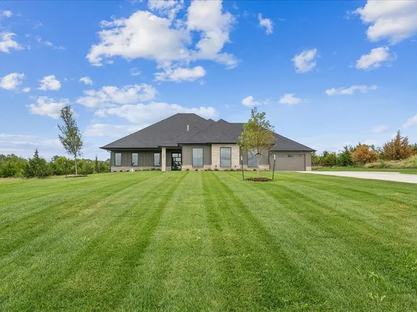 240 S Cedar Hill Blvd, Valley Center, KS 67147