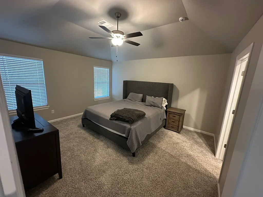 15913 Vermillion Dr - Spacious 4BR in Edmond! - Deer Creek Schools — Photo 4