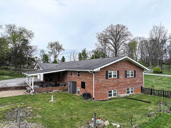 5th image of 460 Meadowbrook Rd