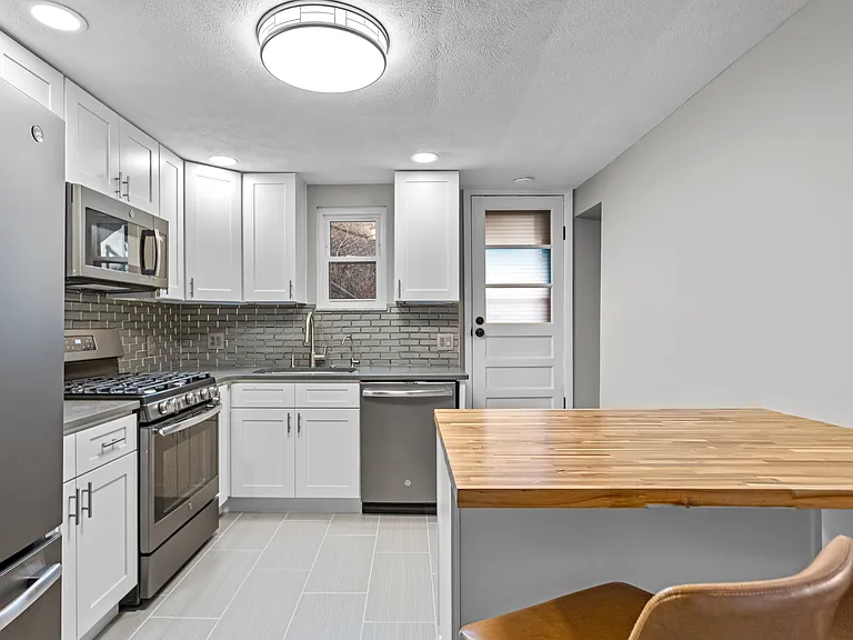 2 Gregory St — Photo 8