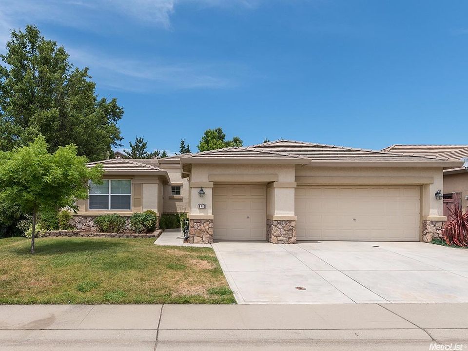1st image of 940 Glennfinnan Way