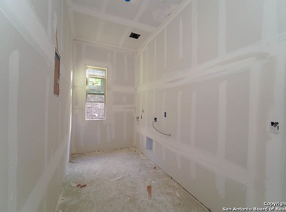 5th image of 3710 Avia Oaks