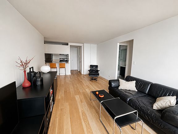4th image of 200 Rector Pl APT 26G