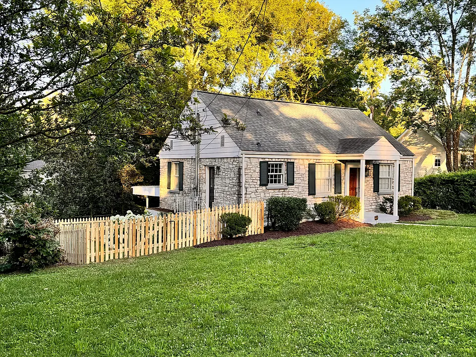 3800 Auburn Ln
