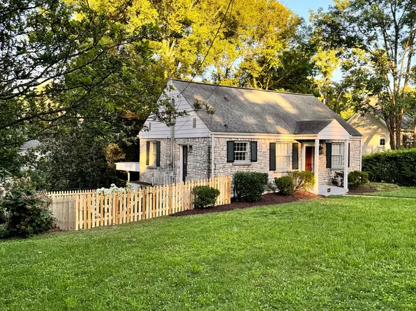 3800 Auburn Ln, Nashville, TN 37215