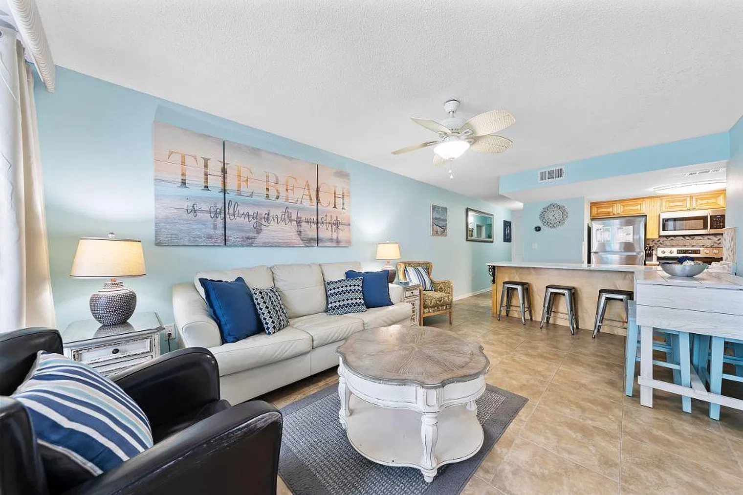 2 bed, 2.0 bath, 818 sqft, $4,023 — Photo 1
