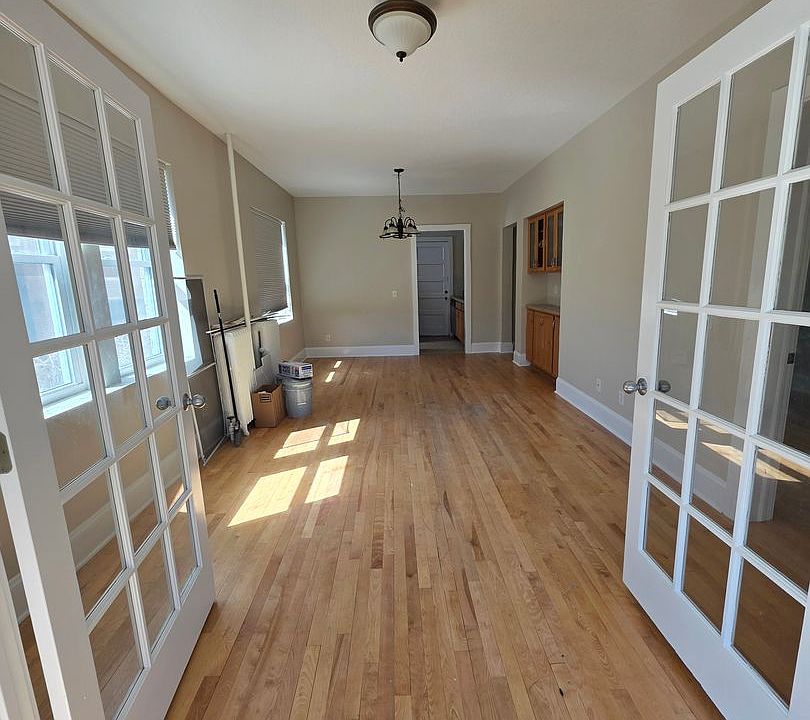 2nd image of 2118 Dupont Ave S #13
