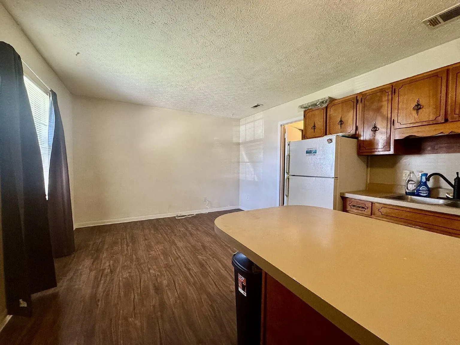 1 bed, 1.0 bath, $900 — Photo 3