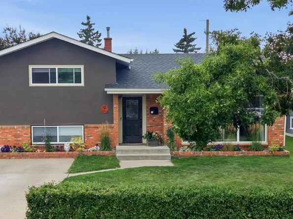 9 NE Foxwell Rd SE, Calgary, AB T2H 1A4