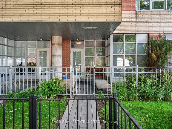 4th image of 19 Brant St W #101