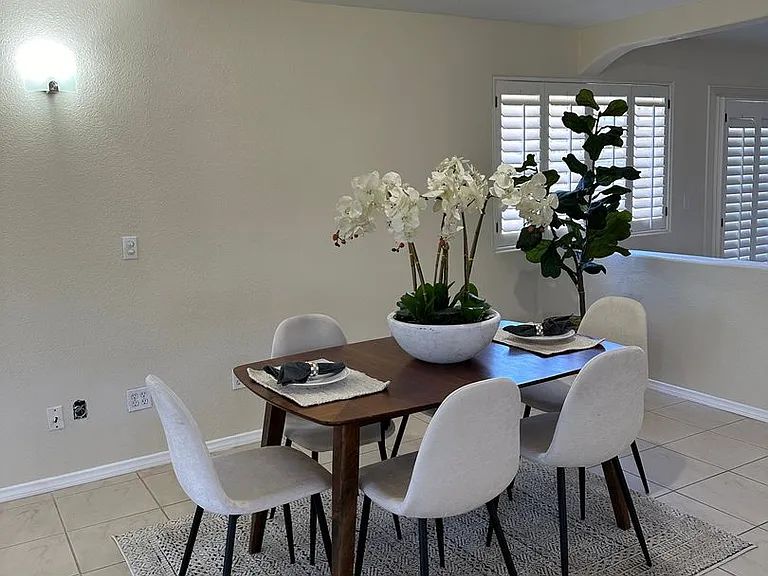 2340 Mount Elena Way — Photo 10