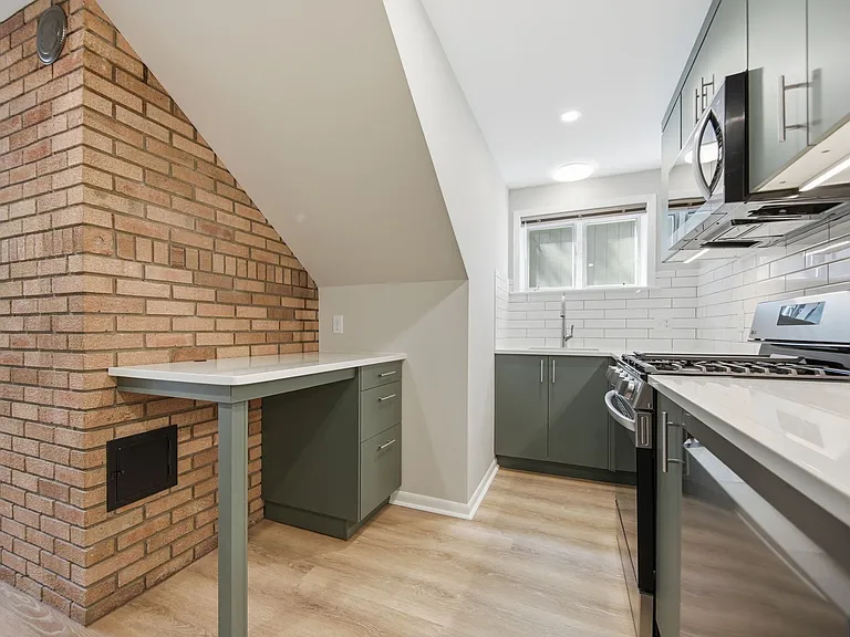 4042 Queen Ave S #B — Photo 9