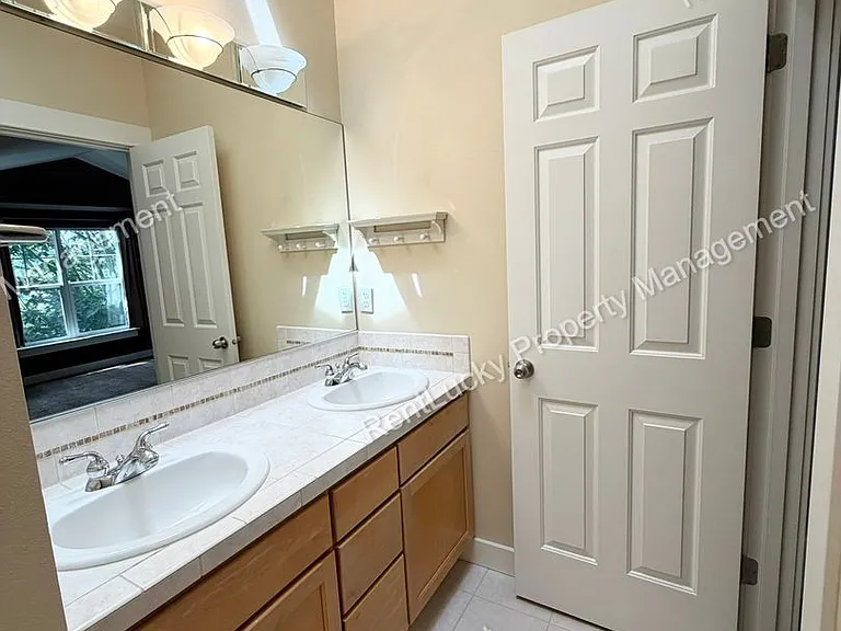 2652 NW 56th St — Photo 13