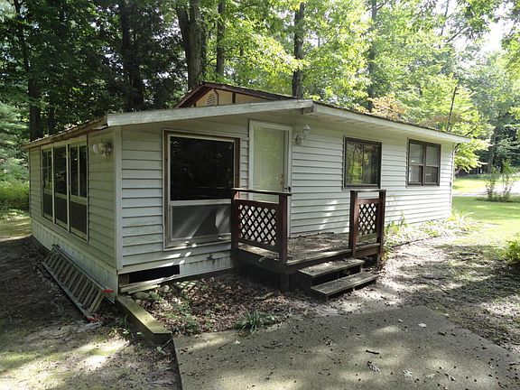2nd image of 52384 Oak St
