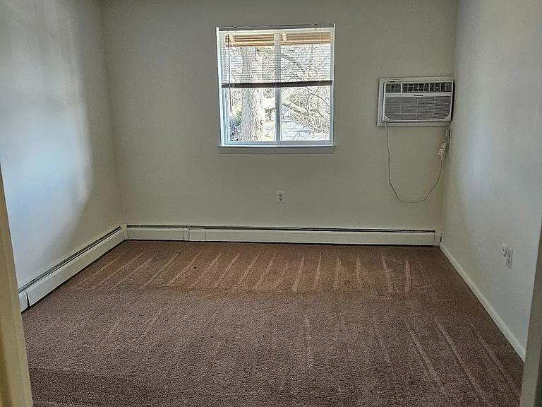 Lake Club Apartments — Photo 35