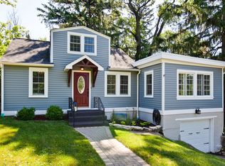 917 Cook St, Barrington, IL 60010