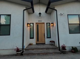 22518 Clarendon St, Woodland Hills, CA 91367