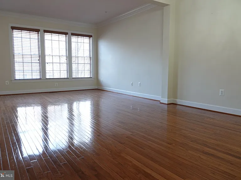 1112 Pleasant Dr — Photo 5