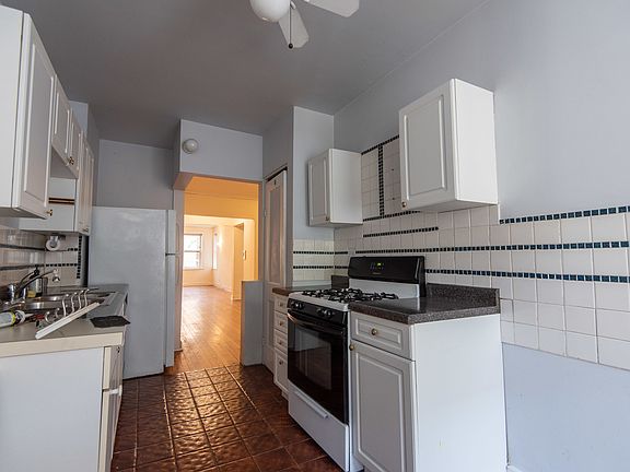 5th image of 2250 N Burling St APT 1S