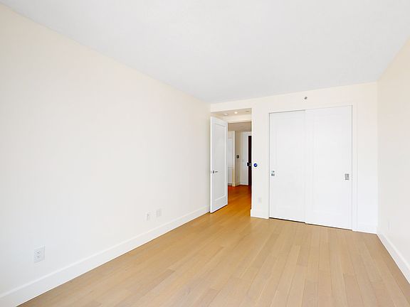 5th image of 212 W 72nd St #10F