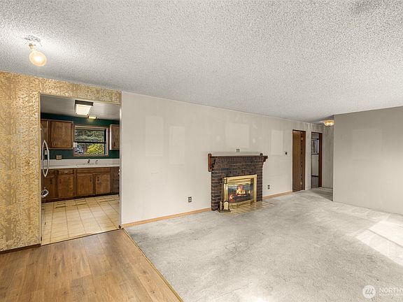 4th image of 20401 25th Avenue NE