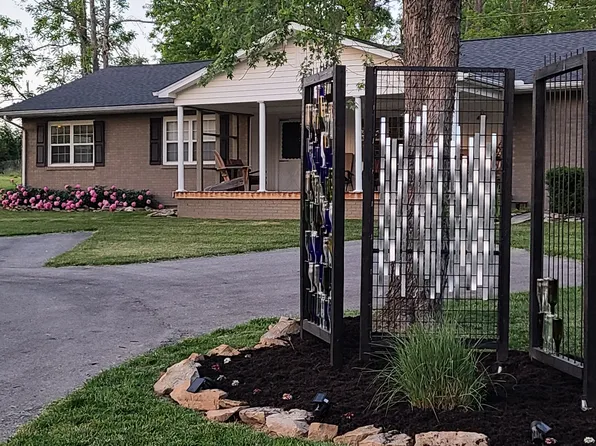 117 Boshears Trl, Jacksboro, TN 37757