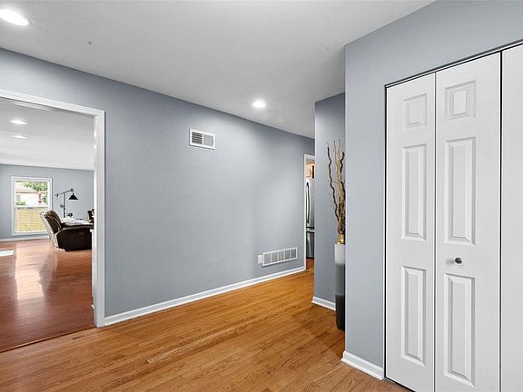 4th image of 9626 La Jolla Dr