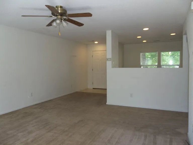 3414 Warren Farm Dr — Photo 4