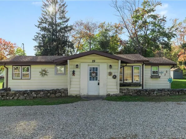 19 Club Lane, Plymouth, CT 06786