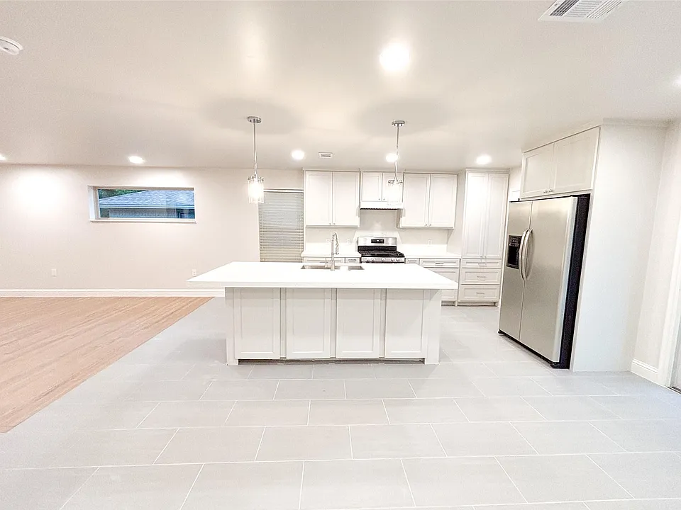 2109 Highwood Dr