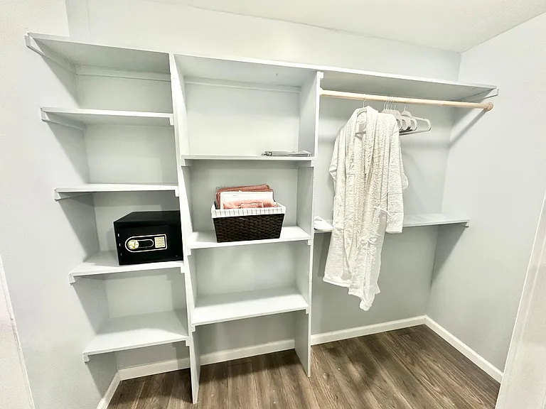 1514 S McLean Blvd — Photo 17