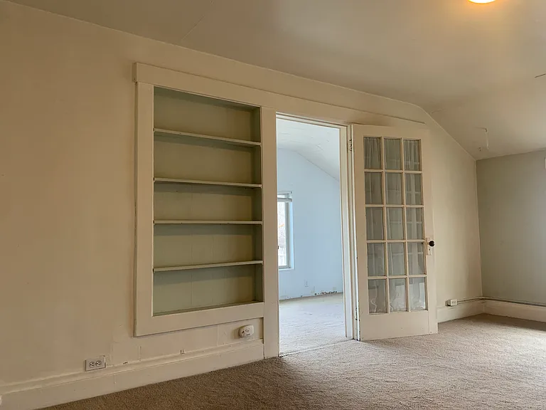 Third Avenue Apartments — Photo 17