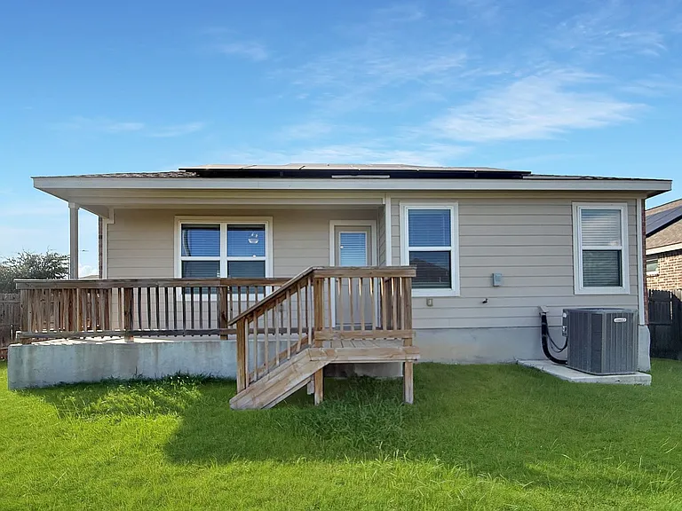 401 Utica Way — Photo 24