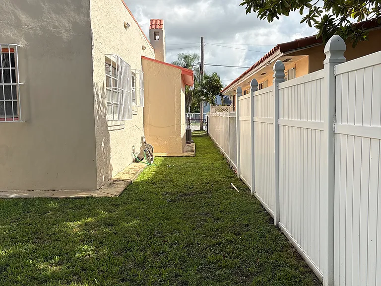 3070 SW 14th St — Photo 19