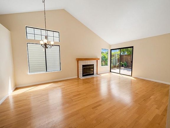 2nd image of 1049 Armitage St