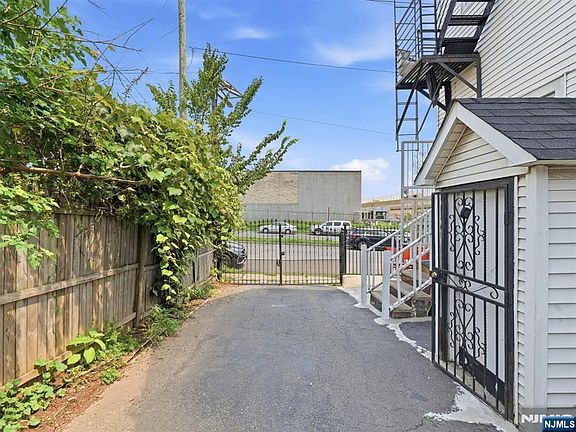 2nd image of 132-134 4th Street