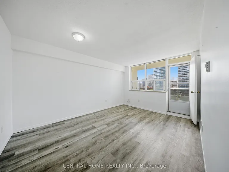30 Gloucester St #1110 — Photo 8