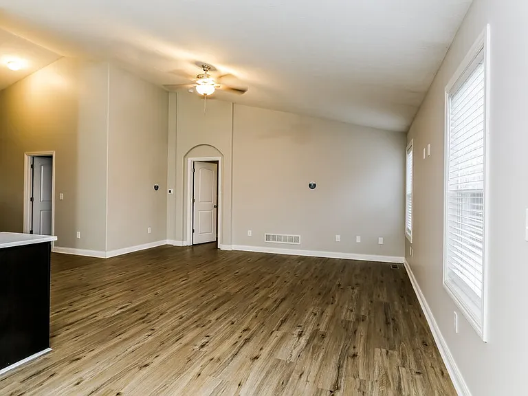 349 Cloverhill Dr — Photo 5