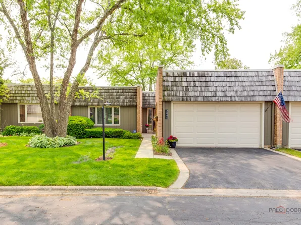 2045 Plymouth Ln, Northbrook, IL 60062