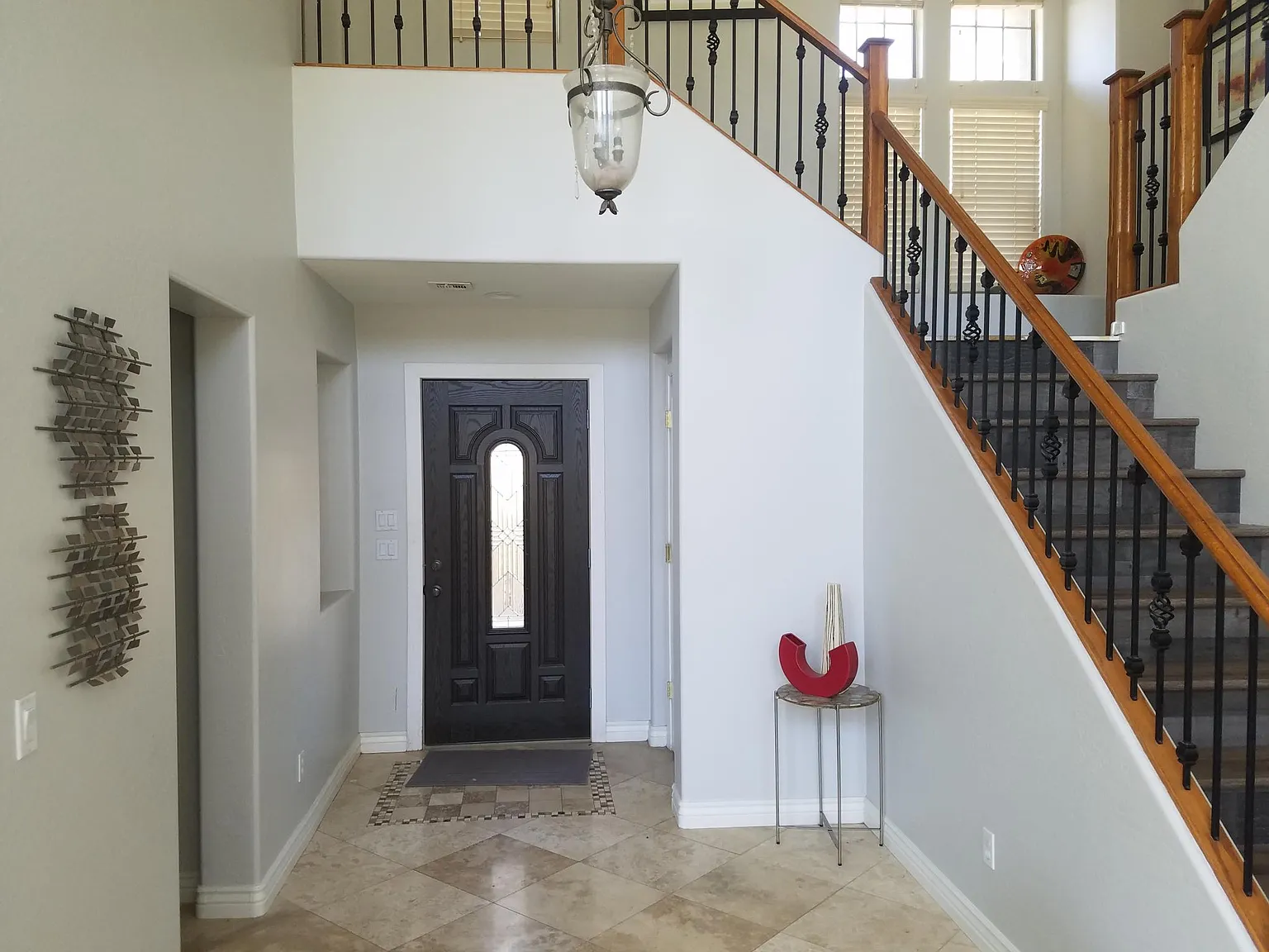 5 bed, 2933 sqft, $3,200 — Photo 2