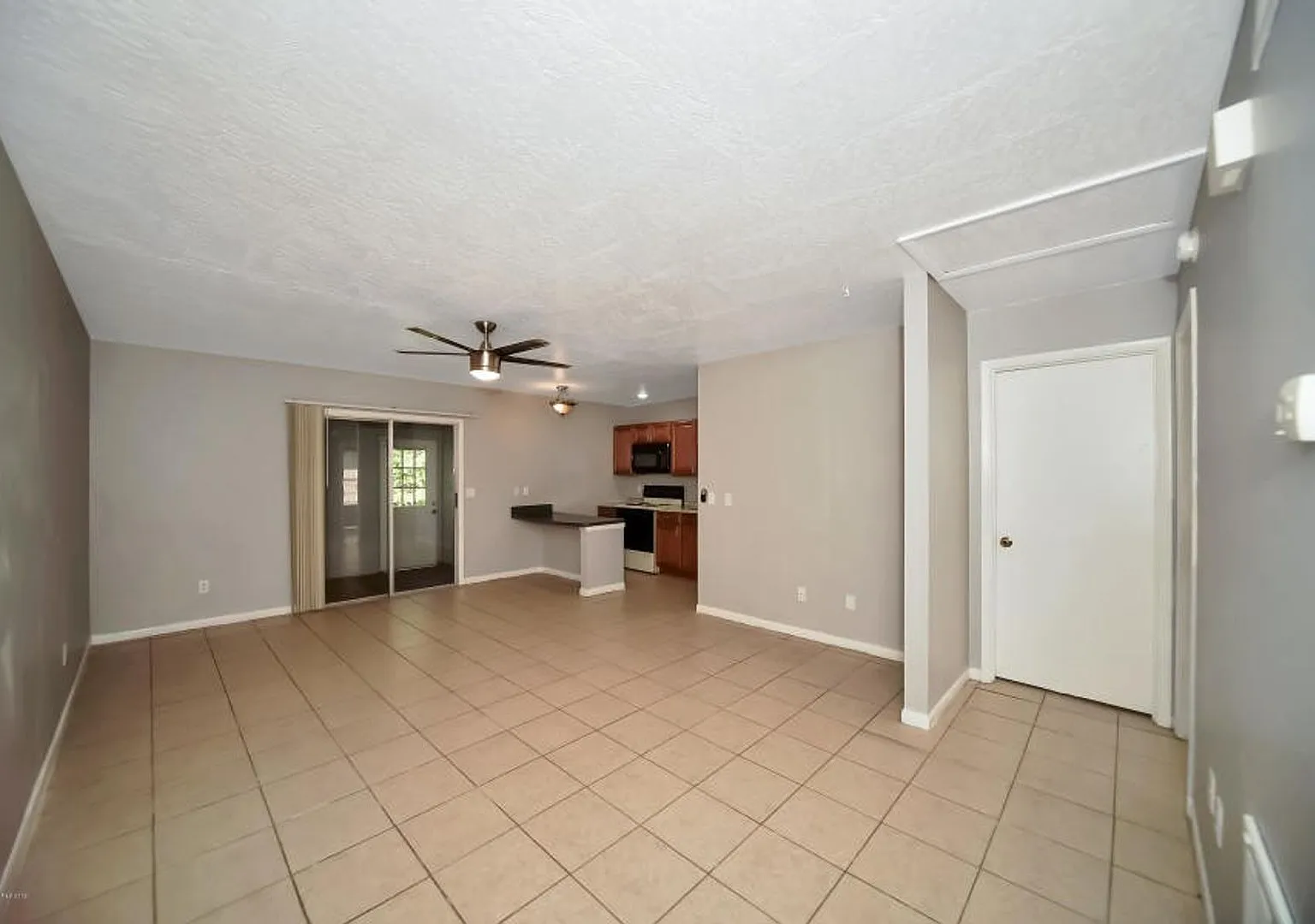 1914 Agora Circle Se #106 — Photo 3