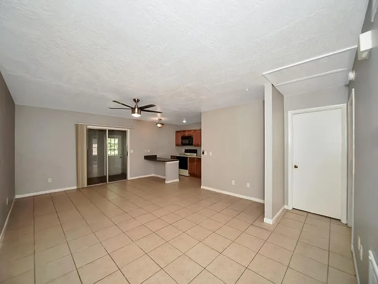 1914 Agora Cir SE #106 — Photo 3
