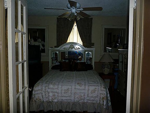 5th image of 1000 Park St