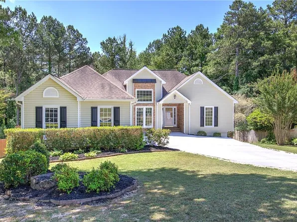 620 Saddle Brooke Dr, Dallas, GA 30132