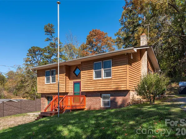29 Arrowhead St, Clyde, NC 28721