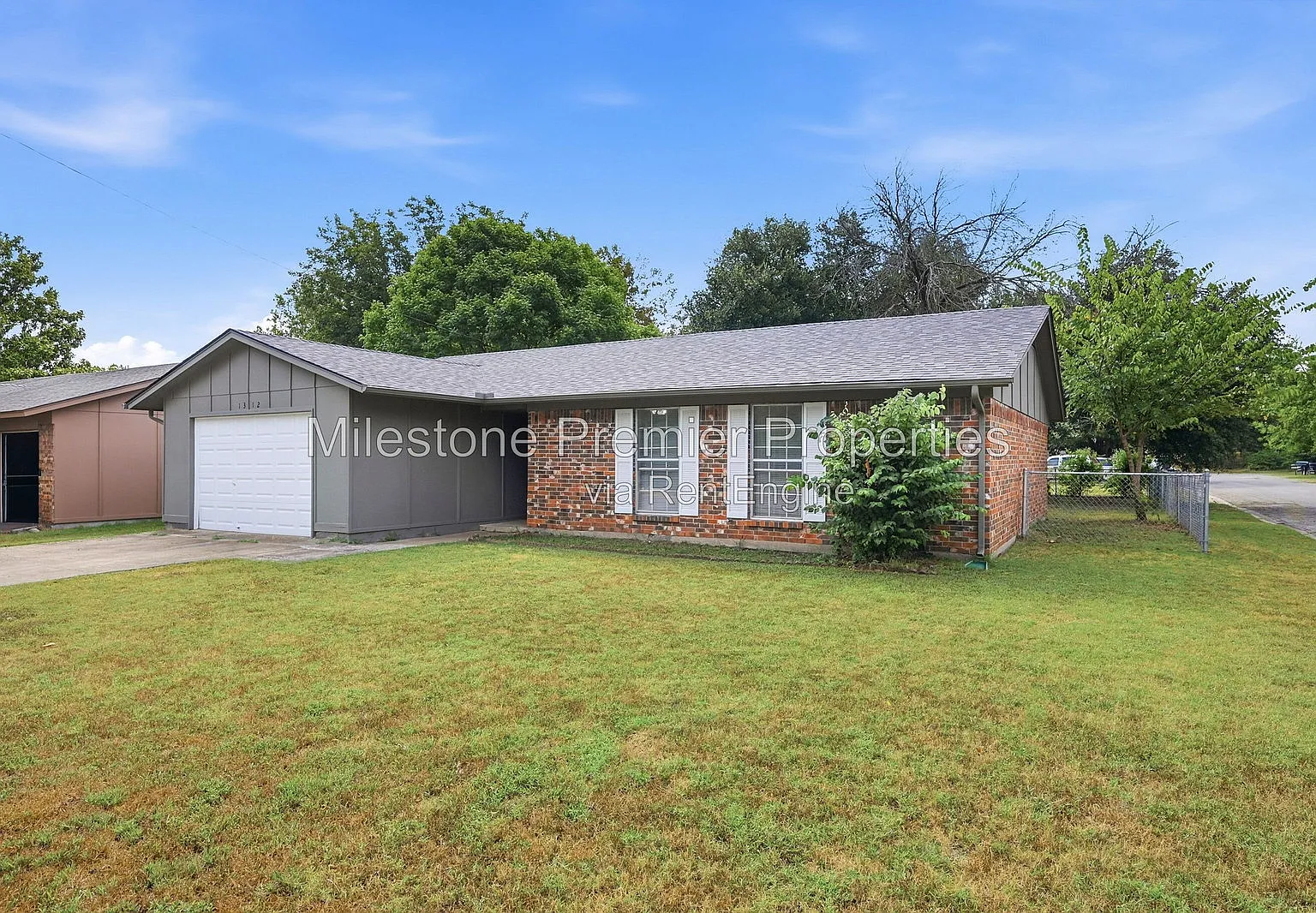 3 bed, 2.0 bath, 1212 sqft, $1,495 — Photo 2