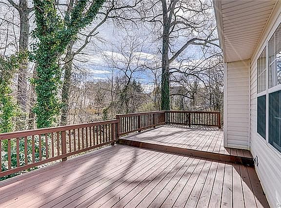 5th image of 10705 Glen Ct