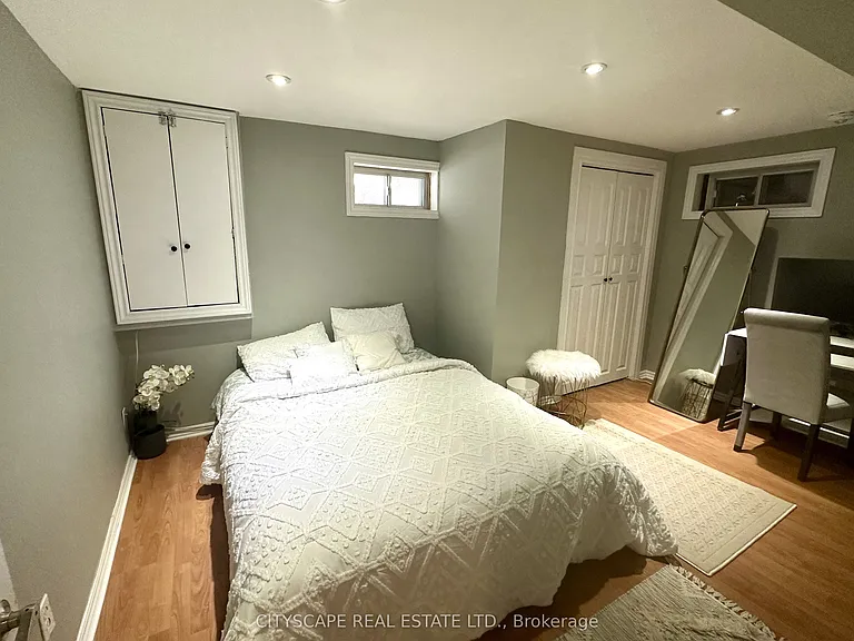 116 Rexway Dr E — Photo 5
